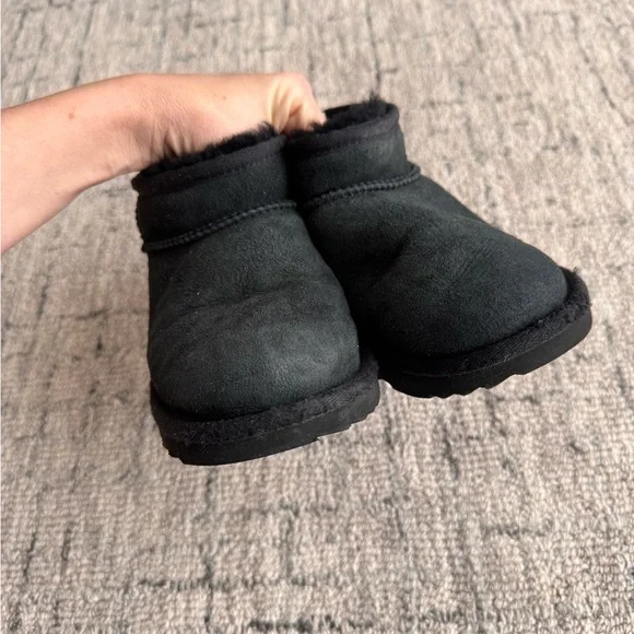 Ugg kids classic ultra mini boot black size 3 - Picture 4 of 9